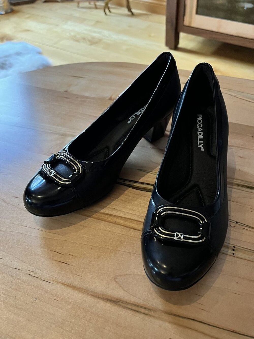 NWOT Piccadilly Comfy Sole Black leather 2" heel Made in Brazil Sz 6